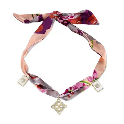 Bandana con dije nudo de bruja y corazon con madre perla 90cm